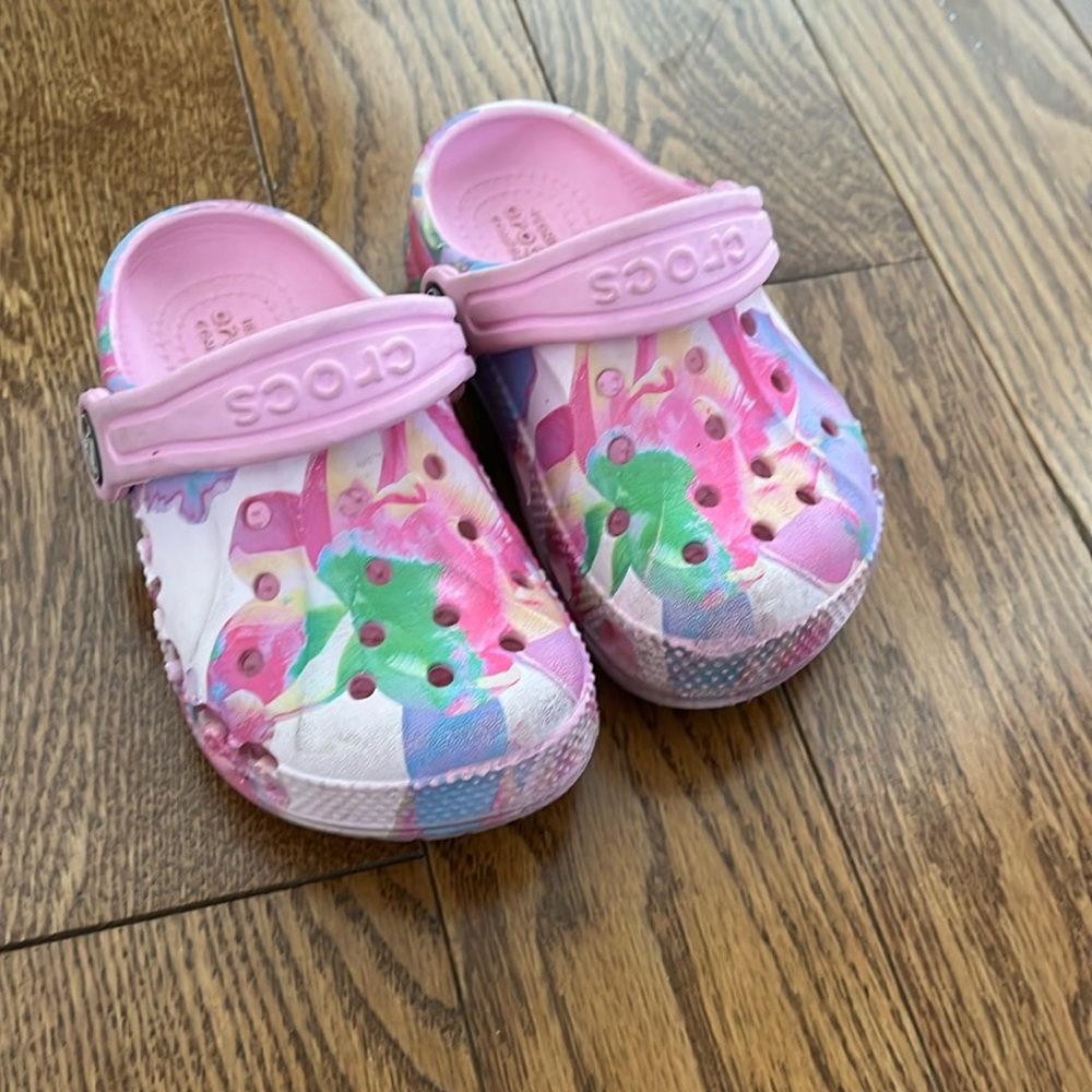 Toddler pink flower crocs size 7
